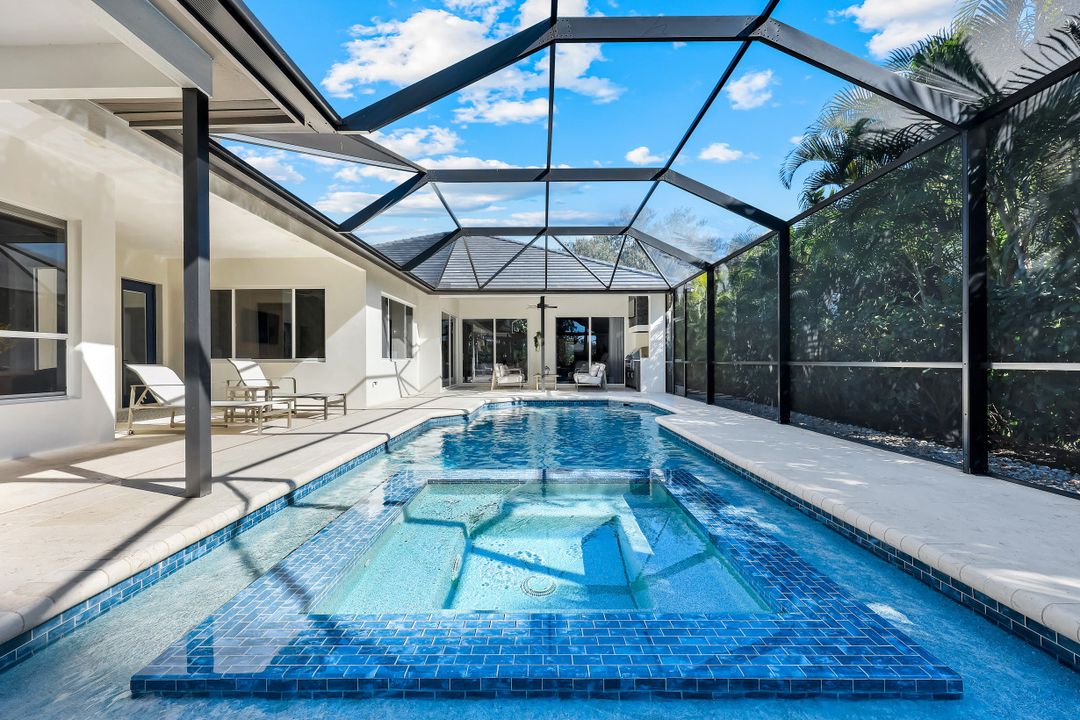 237 Charleston Ct, Naples, FL 34110