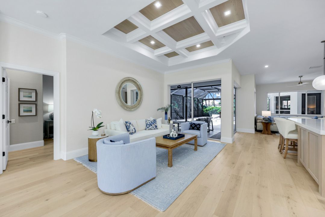 237 Charleston Ct, Naples, FL 34110