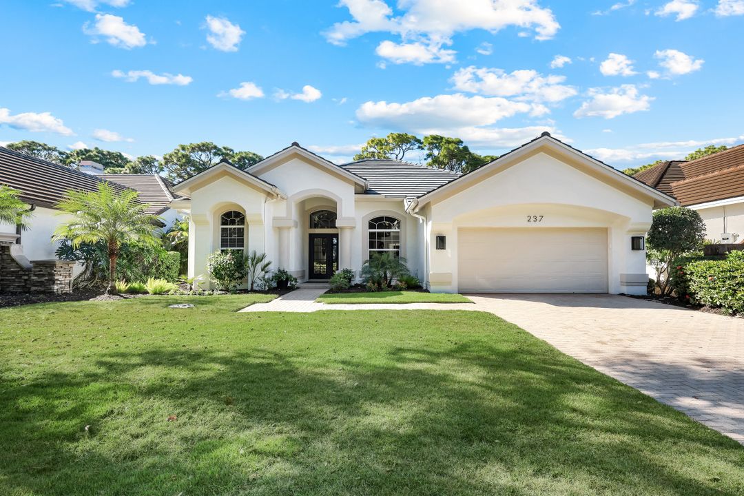 237 Charleston Ct, Naples, FL 34110