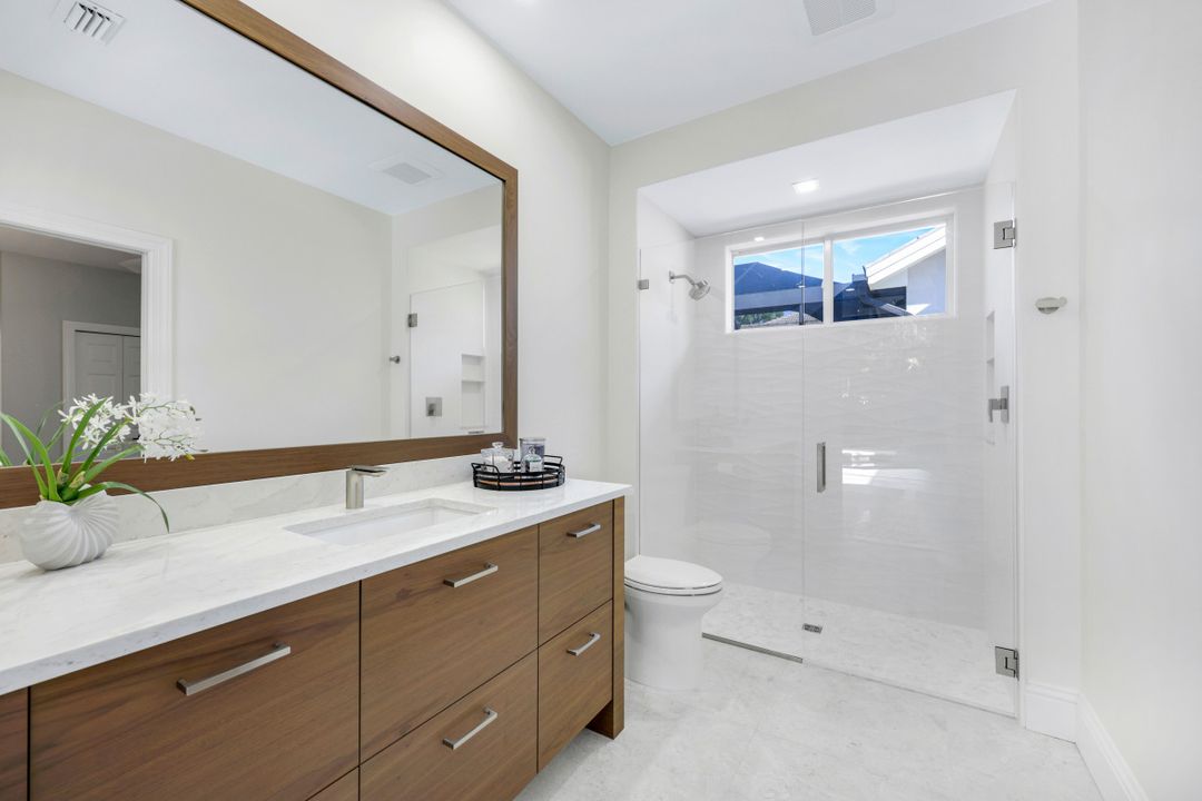 237 Charleston Ct, Naples, FL 34110