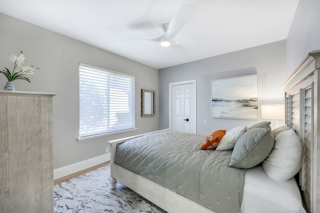 237 Charleston Ct, Naples, FL 34110