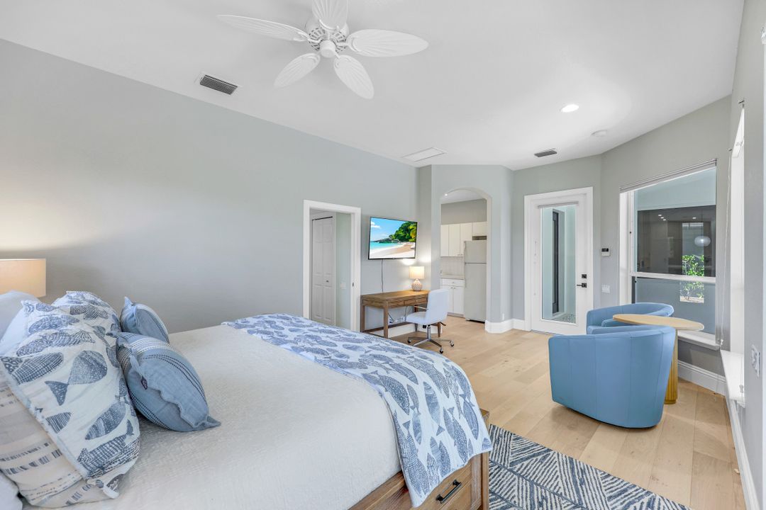 237 Charleston Ct, Naples, FL 34110