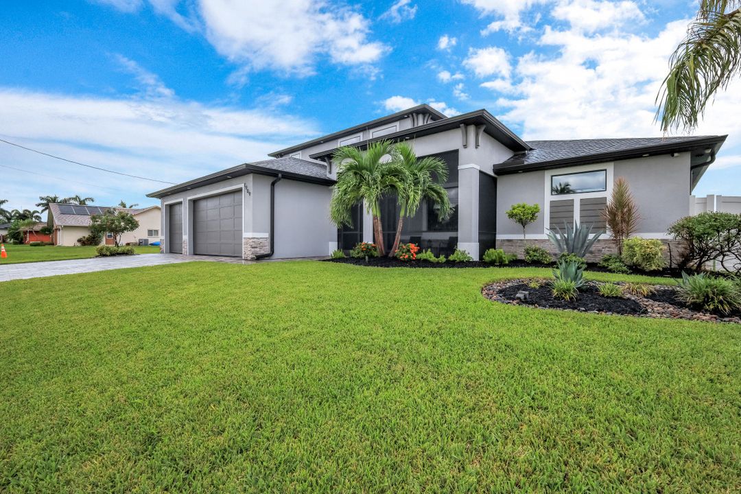 1909 SE 14th St, Cape Coral, FL 33990