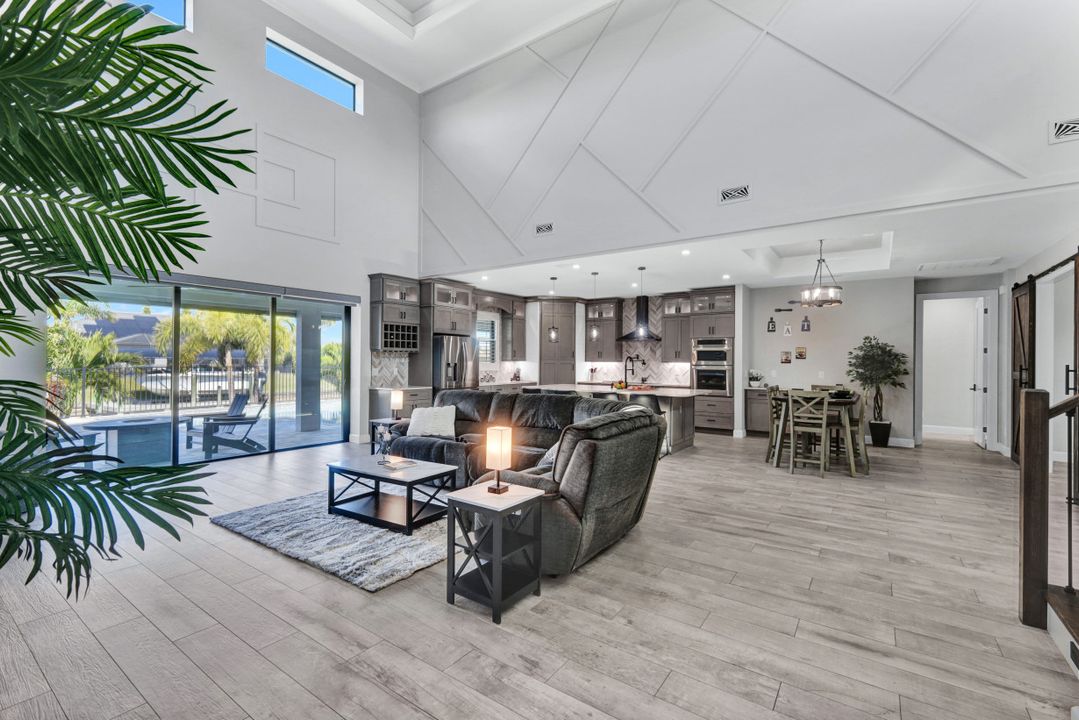 1909 SE 14th St, Cape Coral, FL 33990