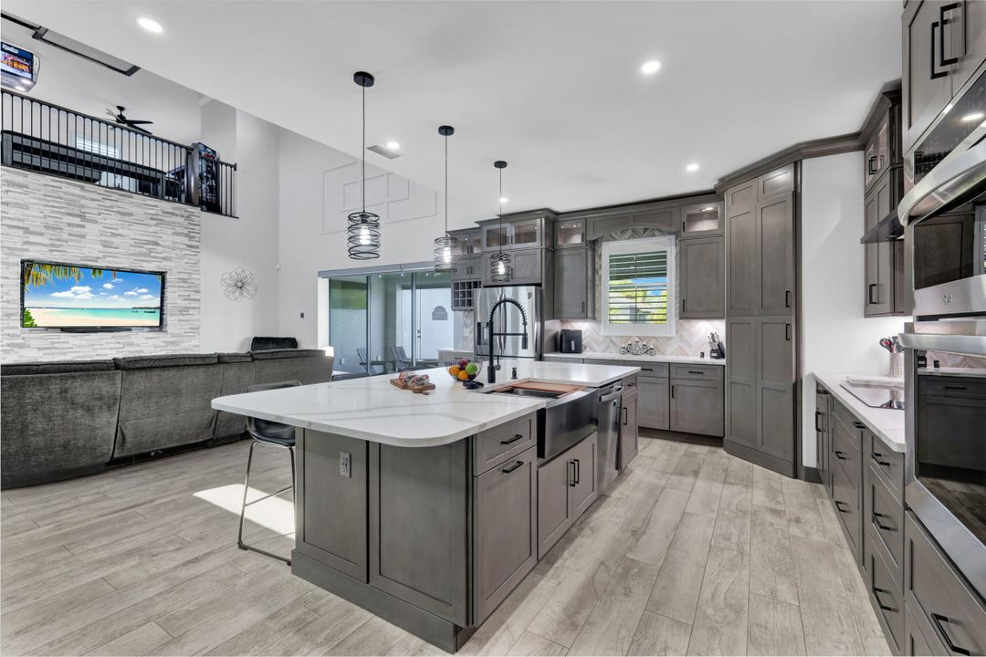 1909 SE 14th St, Cape Coral, FL 33990