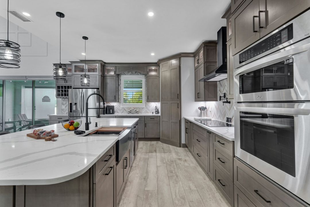 1909 SE 14th St, Cape Coral, FL 33990