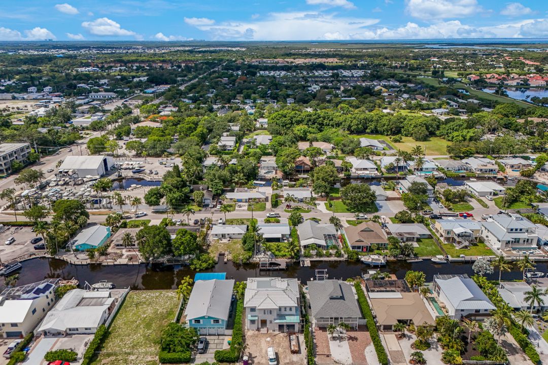 2750 Gulfview Dr, Naples, FL 34112
