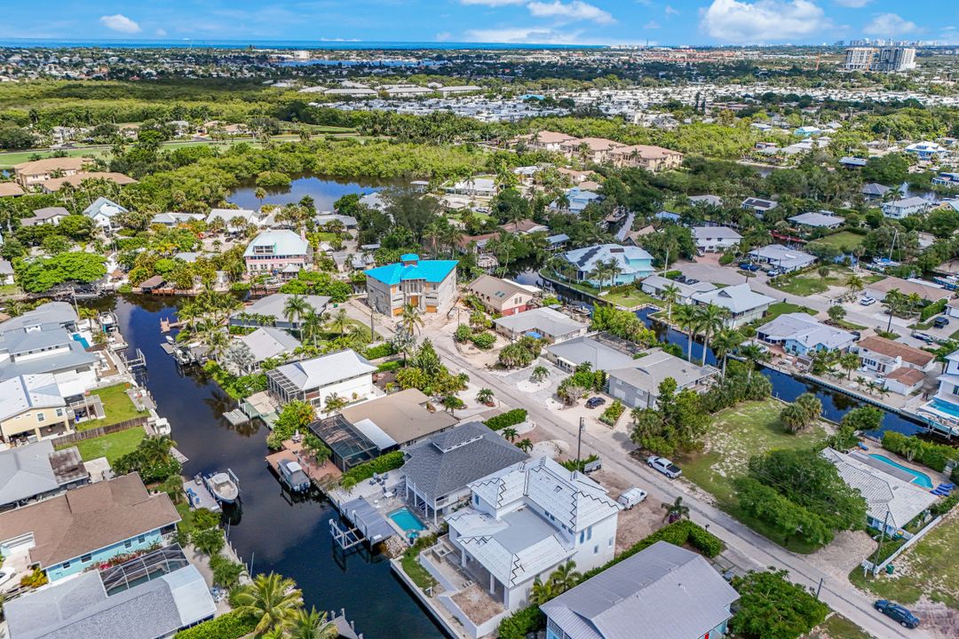 2750 Gulfview Dr, Naples, FL 34112