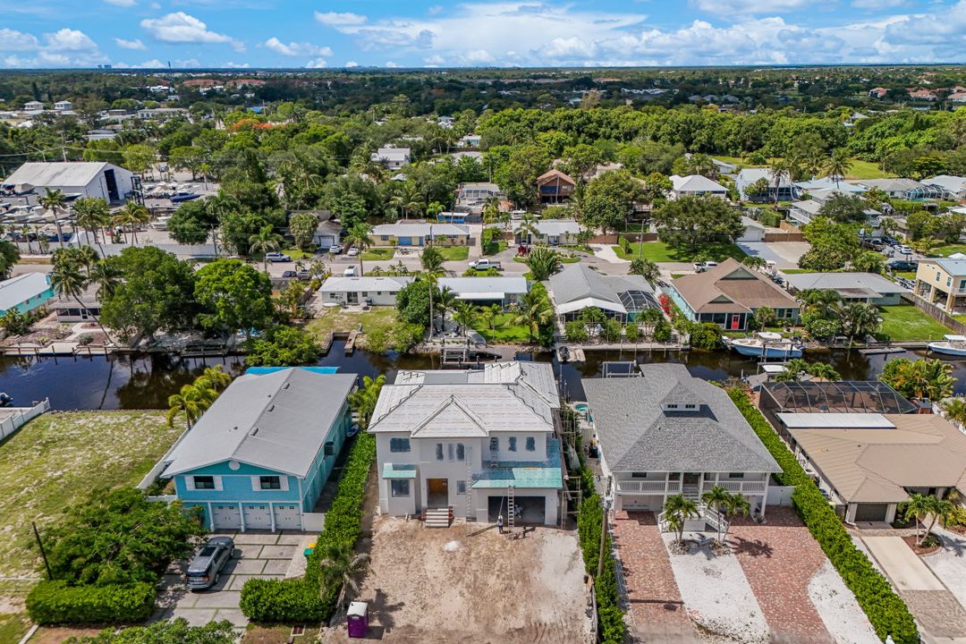 2750 Gulfview Dr, Naples, FL 34112