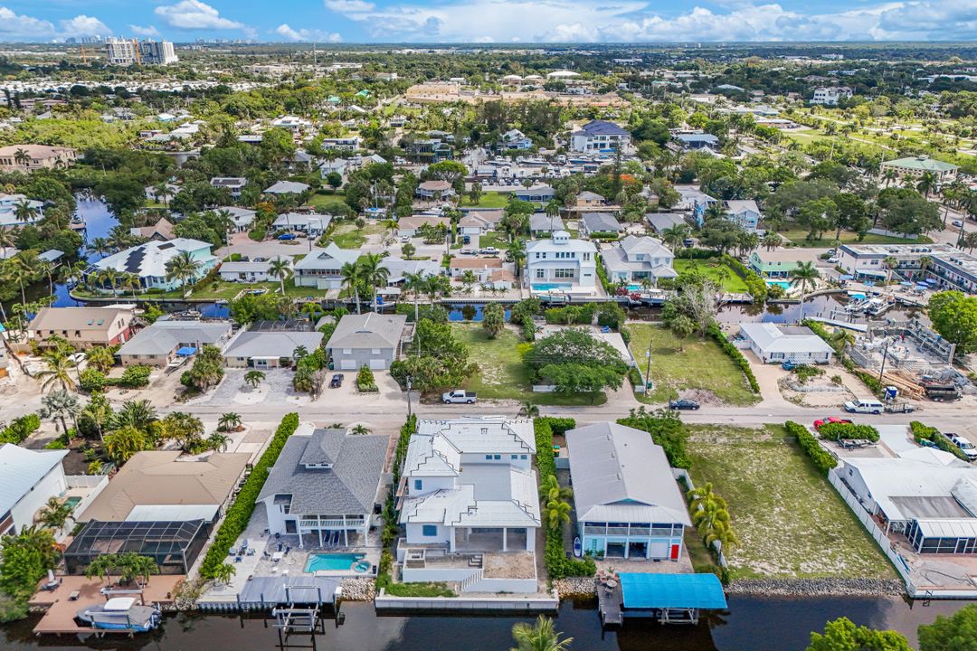 2750 Gulfview Dr, Naples, FL 34112