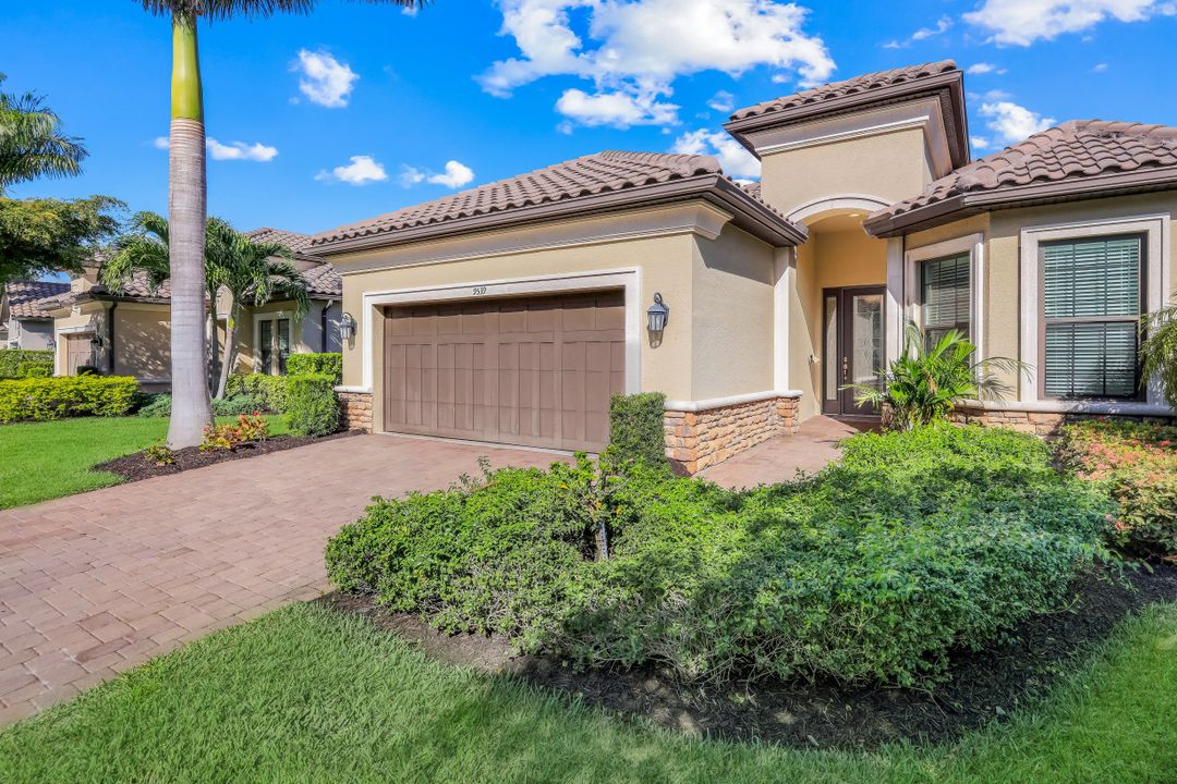 9539 Campanile Cir, Naples, FL 34114