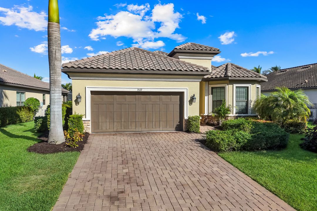 9539 Campanile Cir, Naples, FL 34114