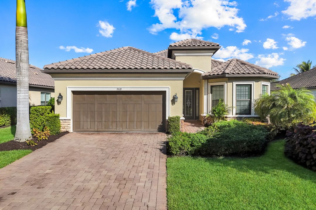 9539 Campanile Cir, Naples, FL 34114