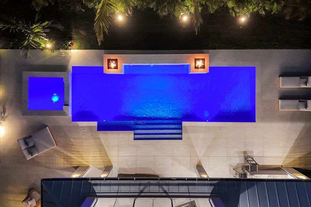 726 Riviera Dr, Naples, FL 34103