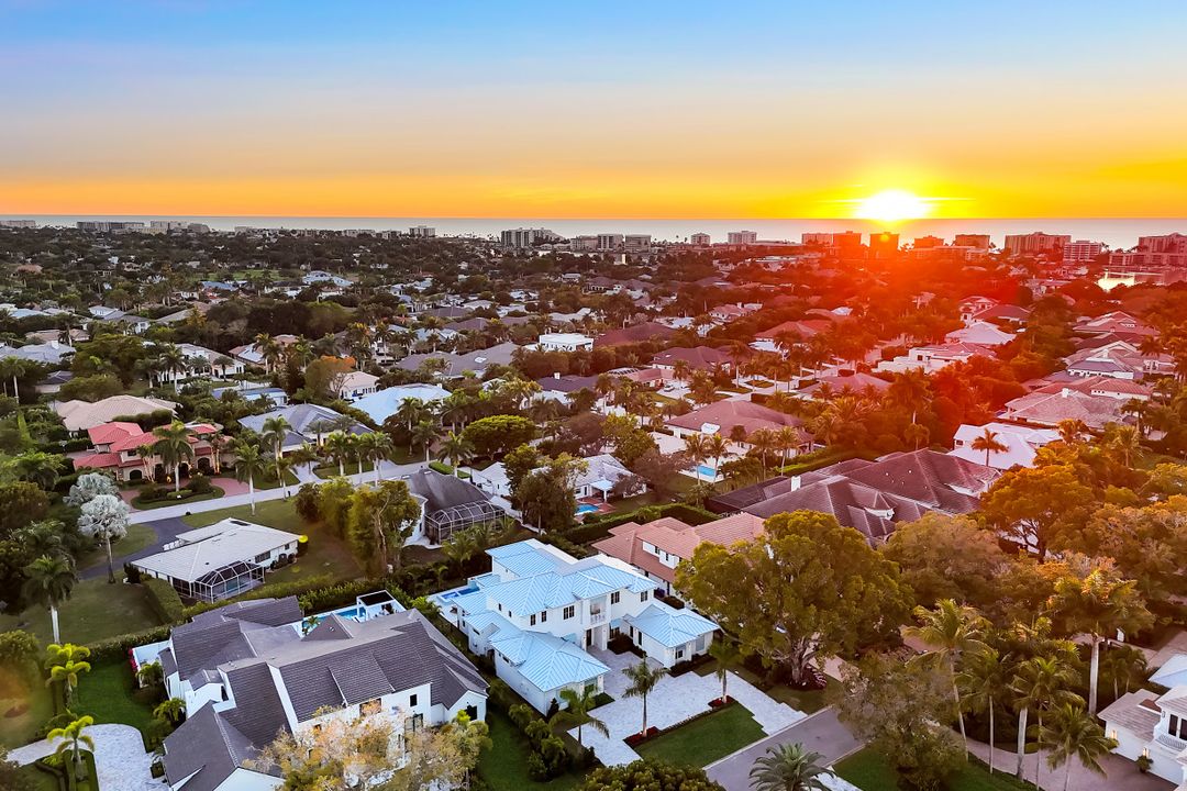 726 Riviera Dr, Naples, FL 34103