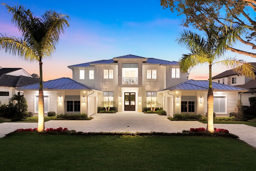 726 Riviera Dr, Naples, FL 34103