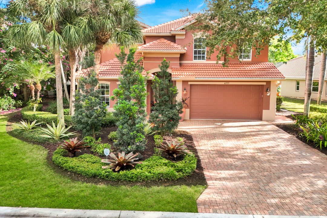 6777 Southern Oak Ct, Naples, FL 34109