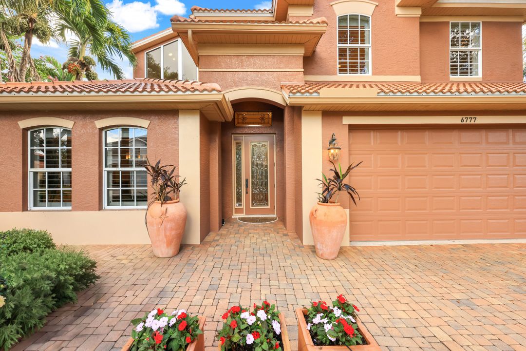 6777 Southern Oak Ct, Naples, FL 34109