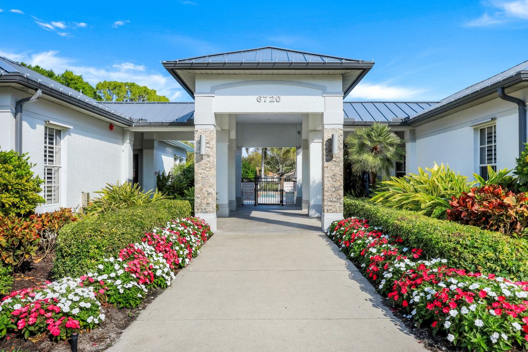 6777 Southern Oak Ct, Naples, FL 34109