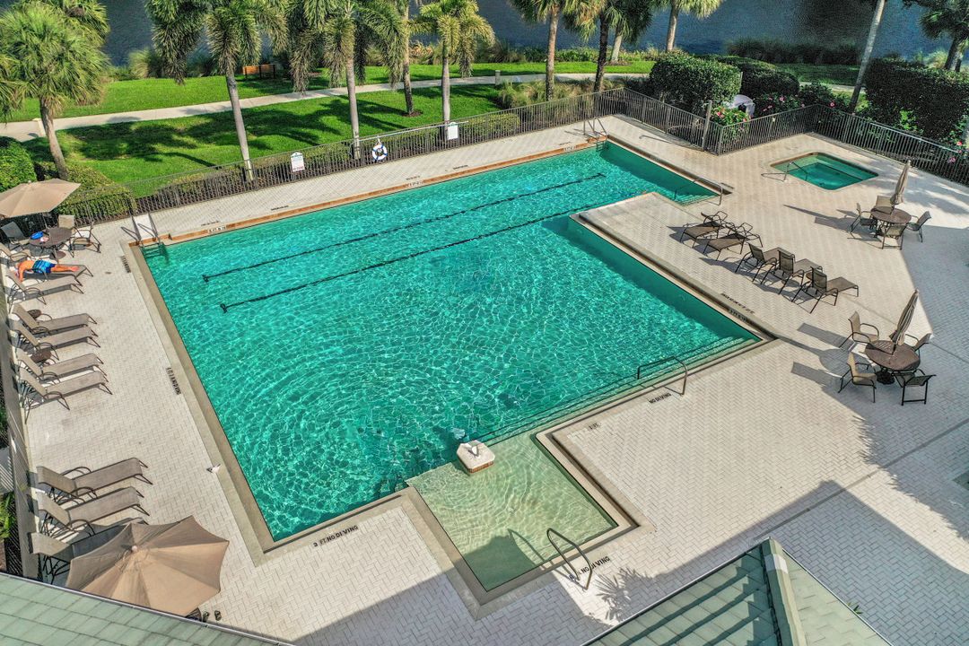 6777 Southern Oak Ct, Naples, FL 34109