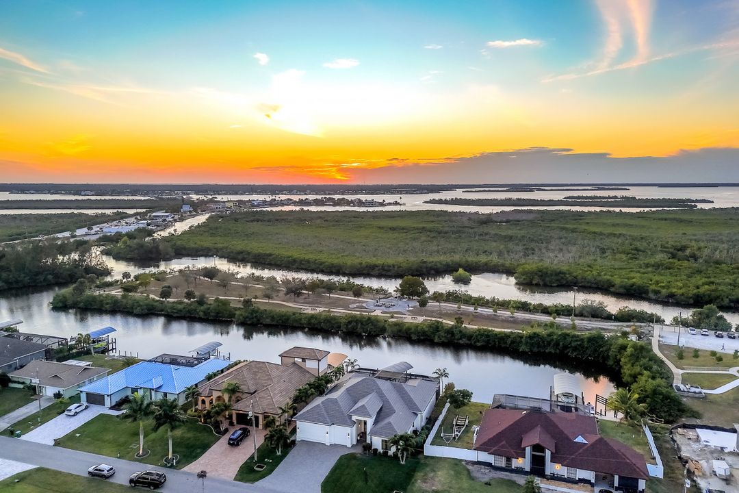 428 SW 39th Ave, Cape Coral, FL 33991