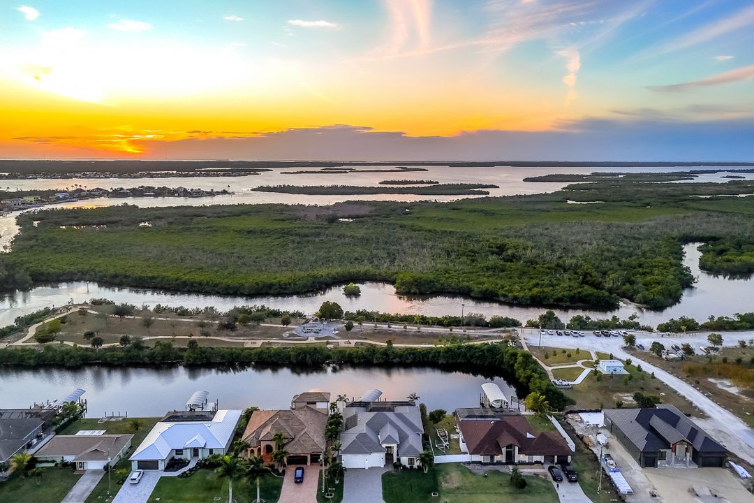 428 SW 39th Ave, Cape Coral, FL 33991