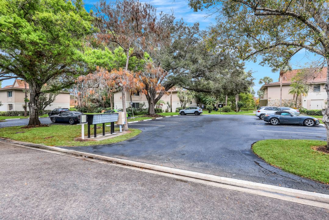 11 Bobolink Ct #11a, Naples, FL 34105