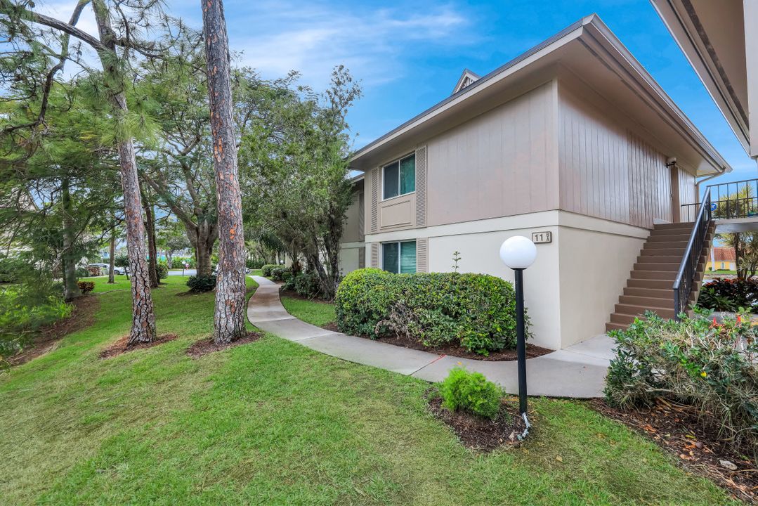 11 Bobolink Ct #11a, Naples, FL 34105