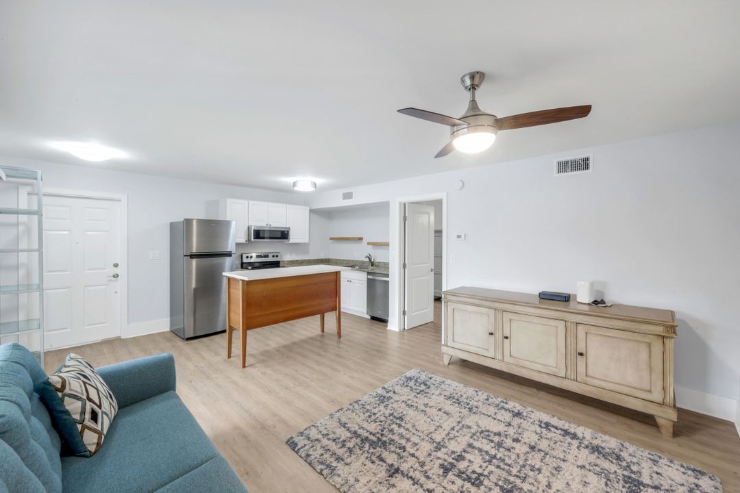 11 Bobolink Ct #11a, Naples, FL 34105