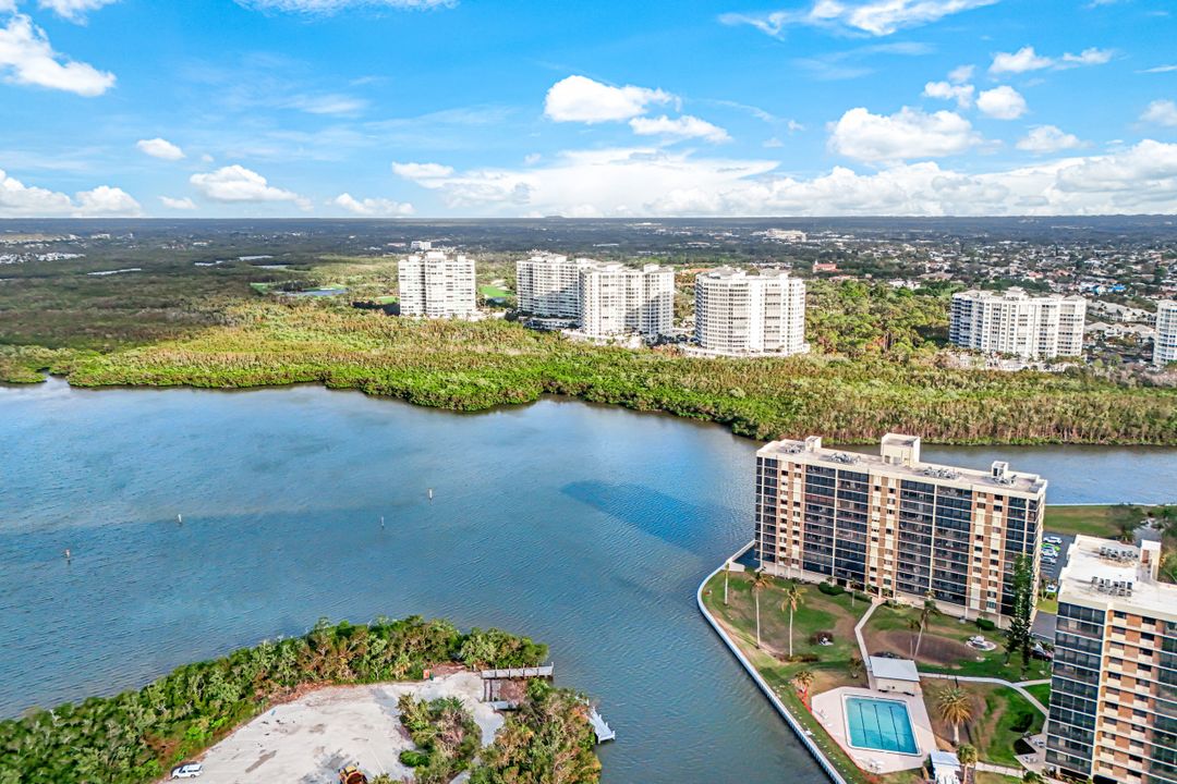 17 Bluebill Ave #206, Naples, FL 34108