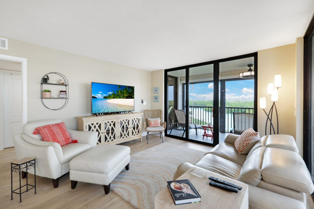 17 Bluebill Ave #206, Naples, FL 34108