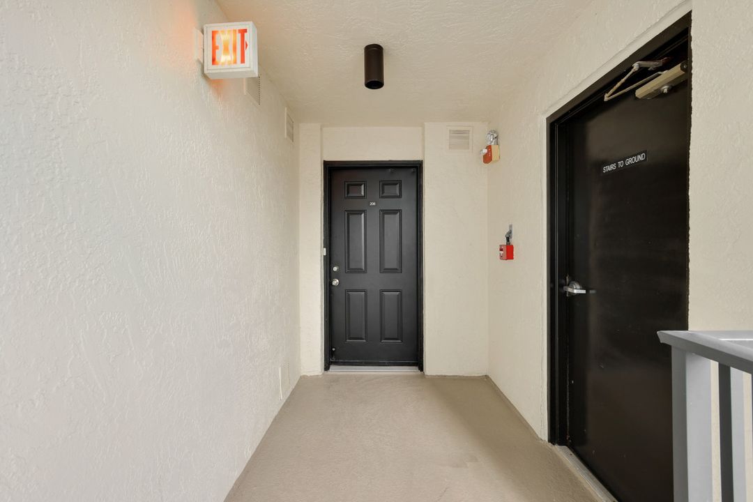 17 Bluebill Ave #206, Naples, FL 34108