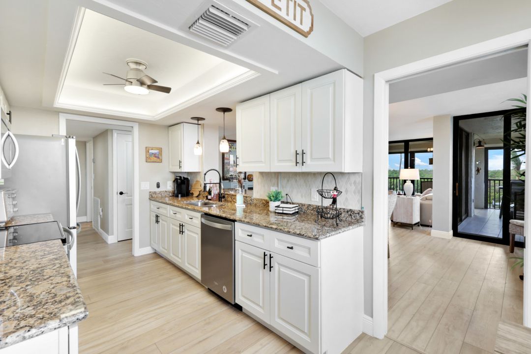 17 Bluebill Ave #206, Naples, FL 34108