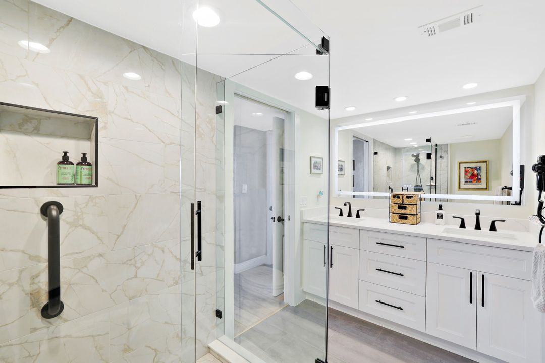 17 Bluebill Ave #206, Naples, FL 34108