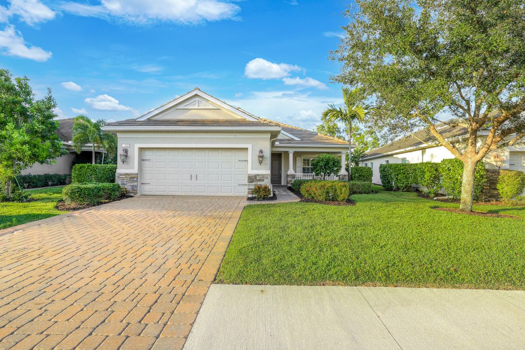 3529 Canopy Cir, Naples, FL 34120
