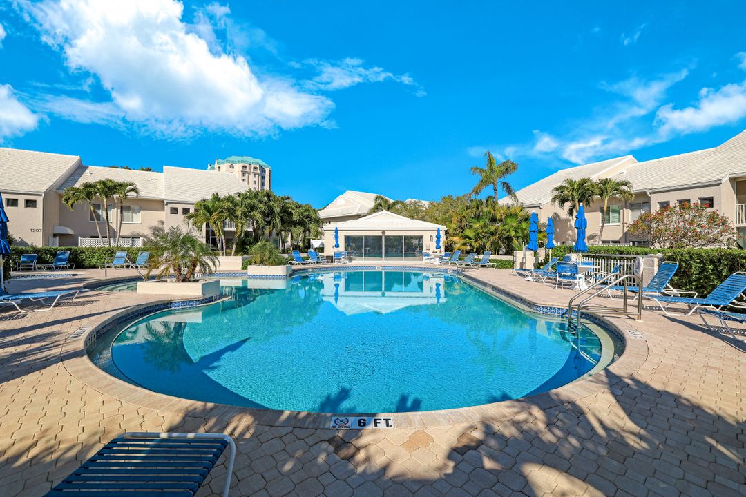 5801 Glencove Dr #502, Naples, FL 34108