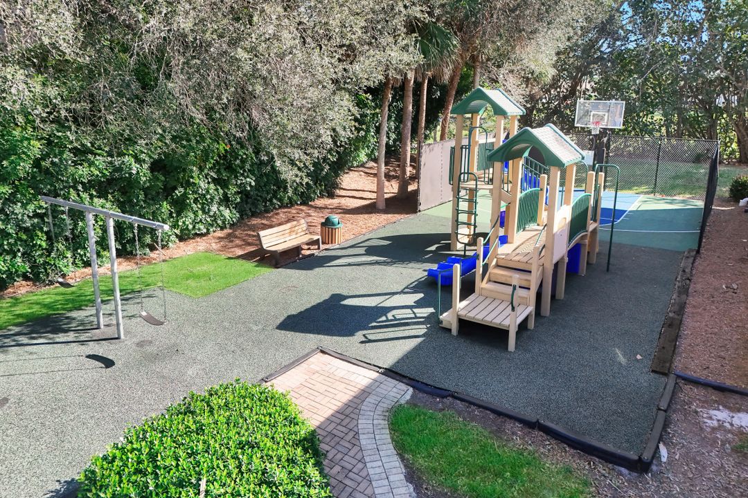 2328 Island Cove Cir, Naples, FL 34109