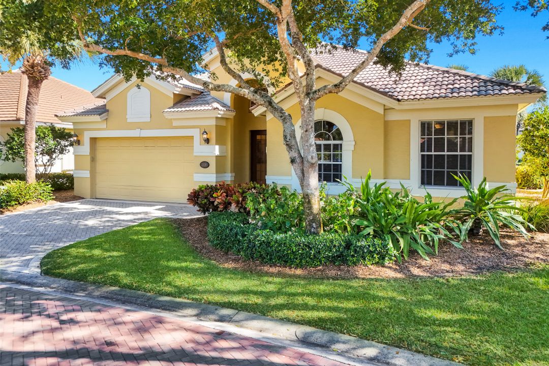 2328 Island Cove Cir, Naples, FL 34109