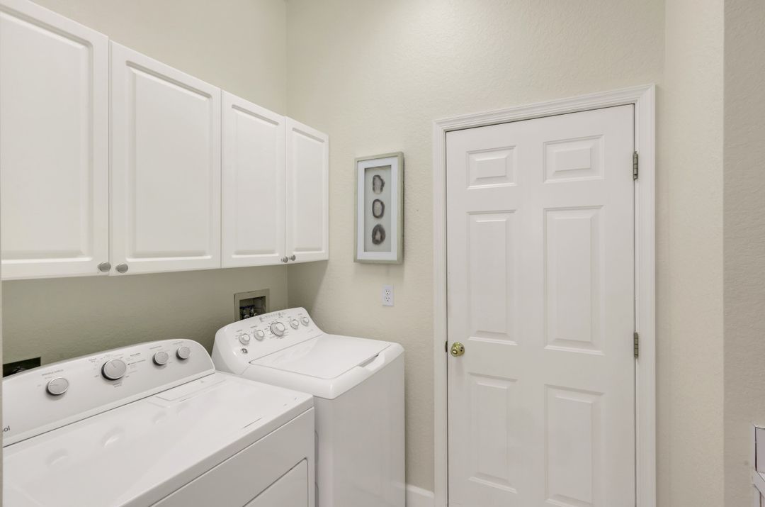 2328 Island Cove Cir, Naples, FL 34109