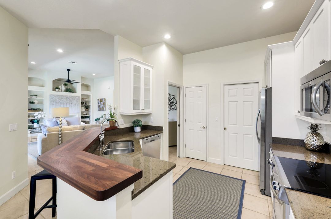 2328 Island Cove Cir, Naples, FL 34109