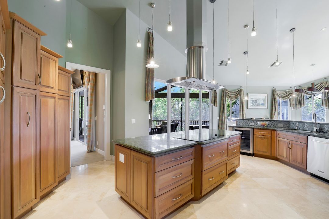 4353 Gulf Pines Dr, Sanibel, FL 33957