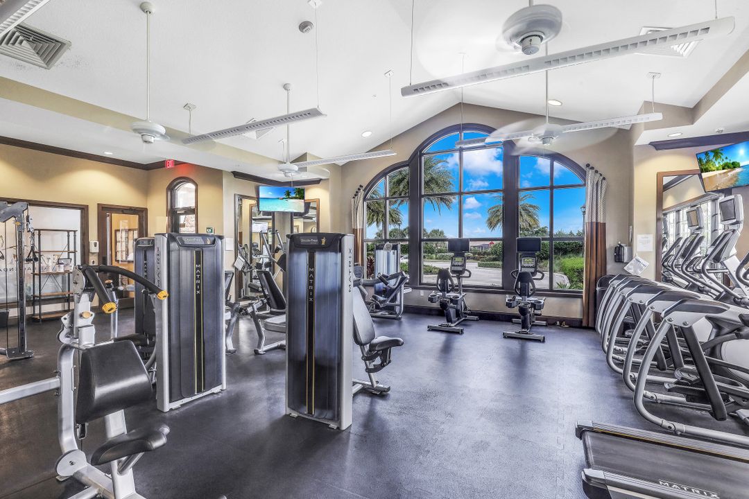 8581 Maggiore Ct, Naples, FL 34114