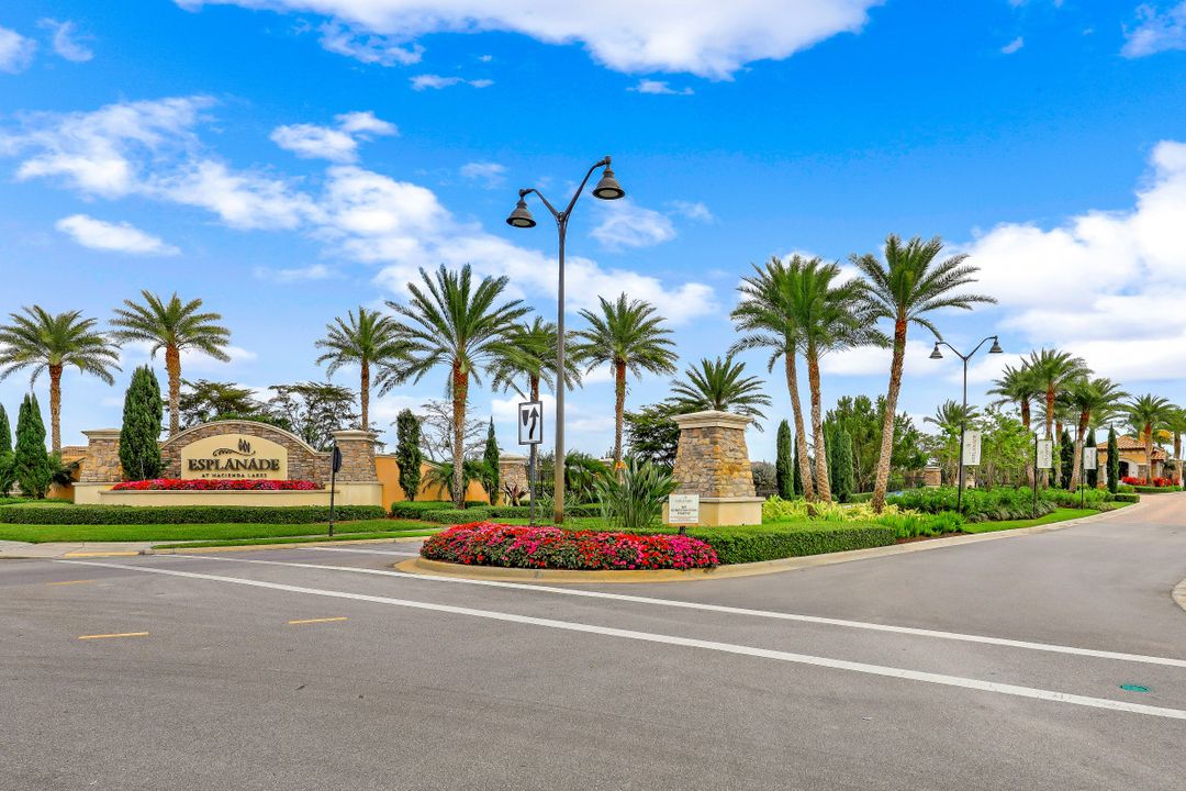 8581 Maggiore Ct, Naples, FL 34114