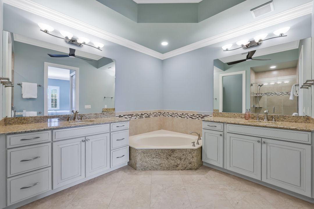 795 Bentwater Cir #204, Naples, FL 34108