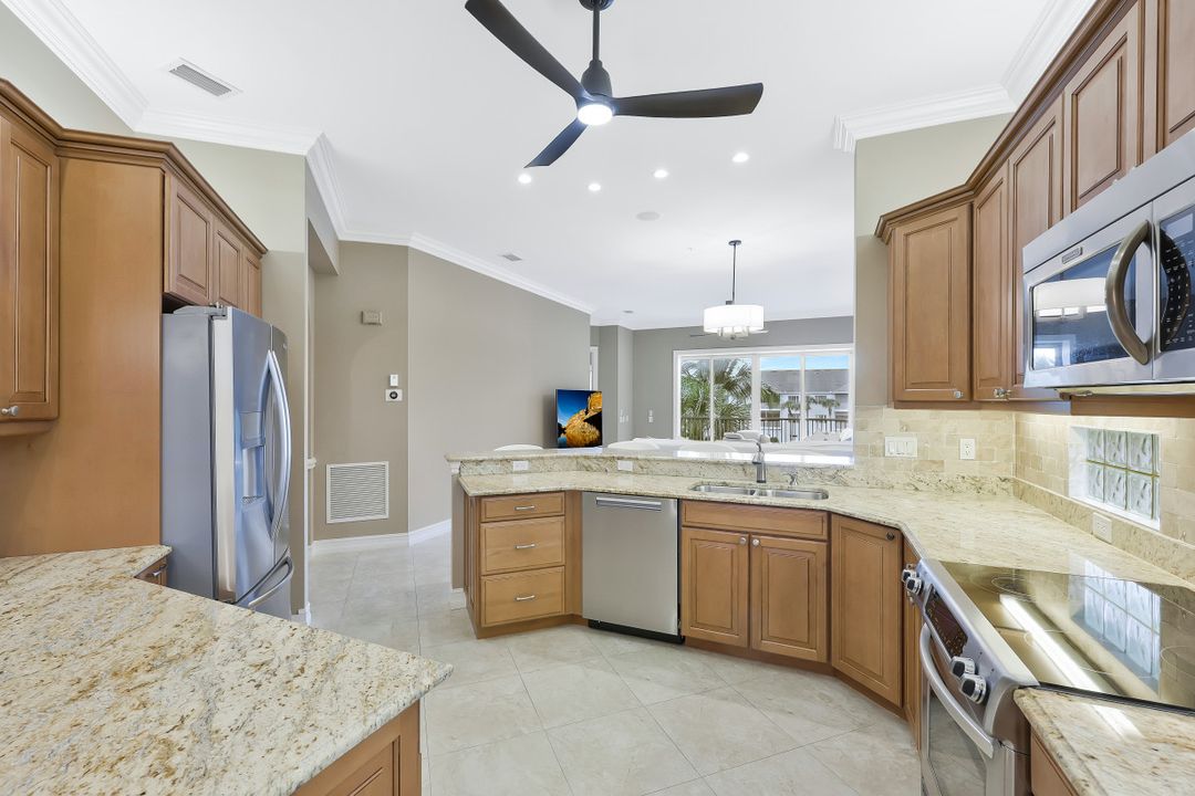 795 Bentwater Cir #204, Naples, FL 34108