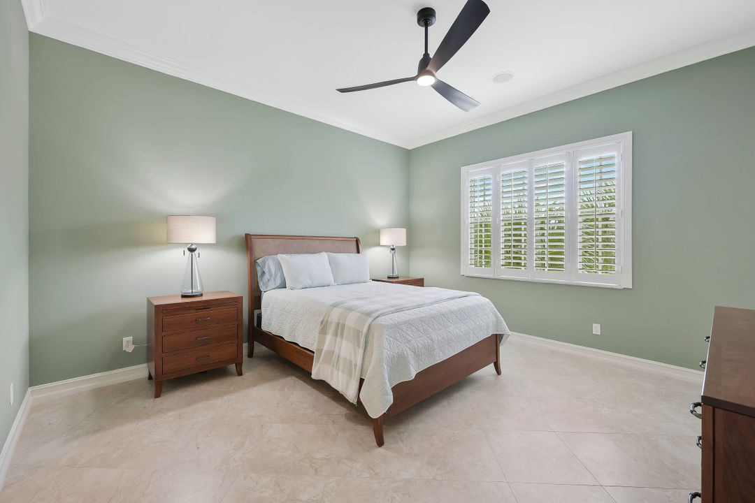 795 Bentwater Cir #204, Naples, FL 34108