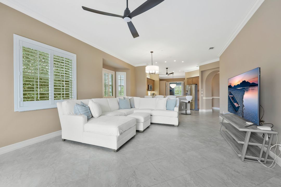 795 Bentwater Cir #204, Naples, FL 34108
