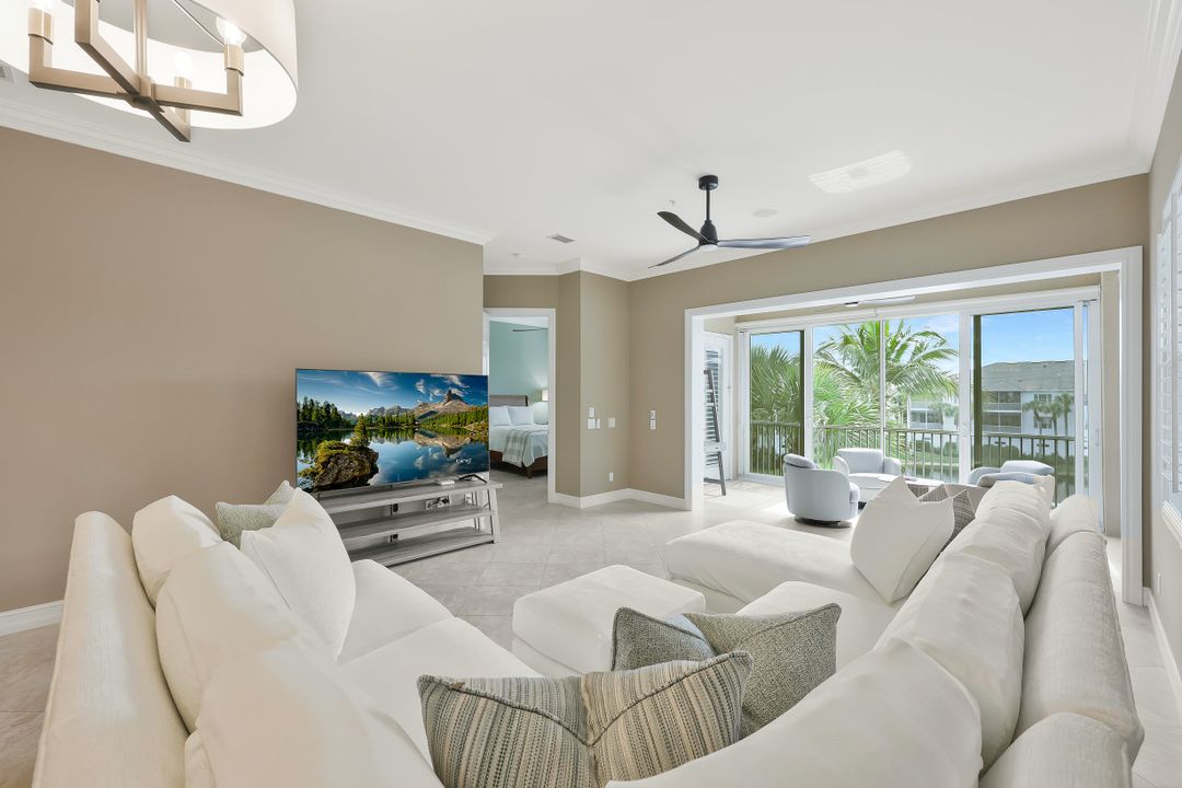 795 Bentwater Cir #204, Naples, FL 34108