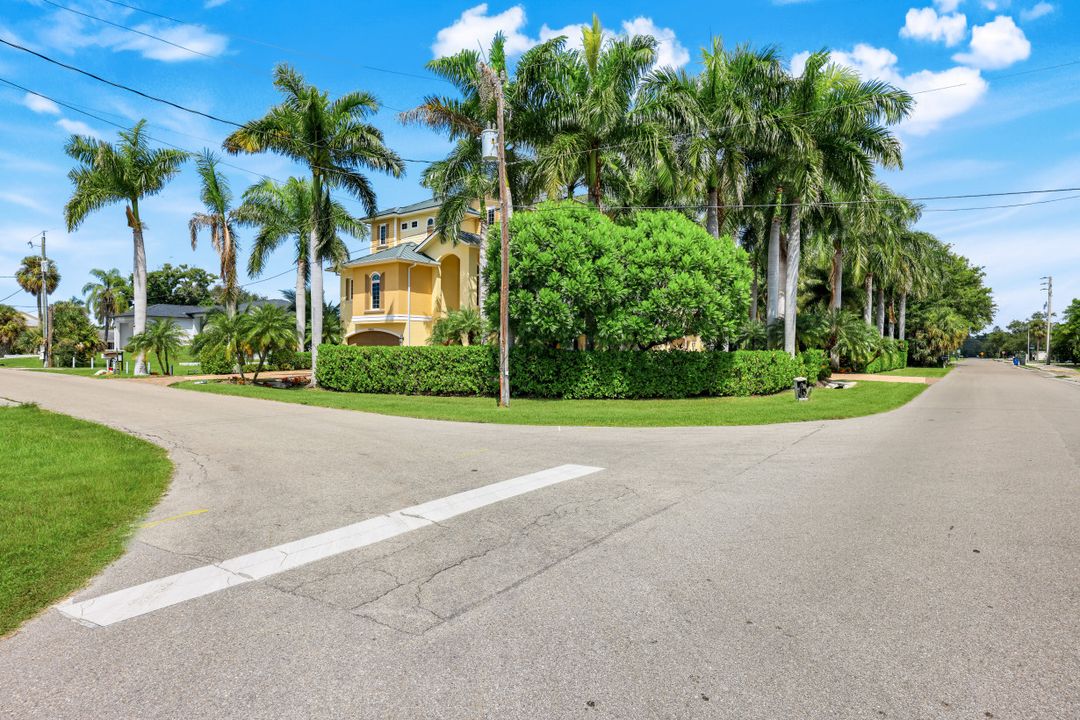 4806 Regal Dr, Bonita Springs, FL 34134