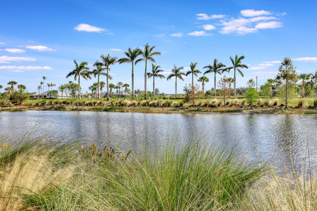 5665 Highbourne Dr, Naples, FL 34113